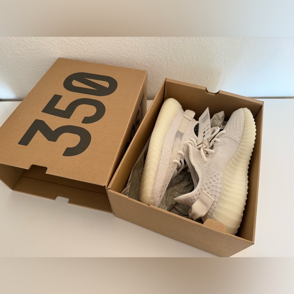 New Yeezy 350 sneakers women’s 100% authentic - Picture 10 of 11